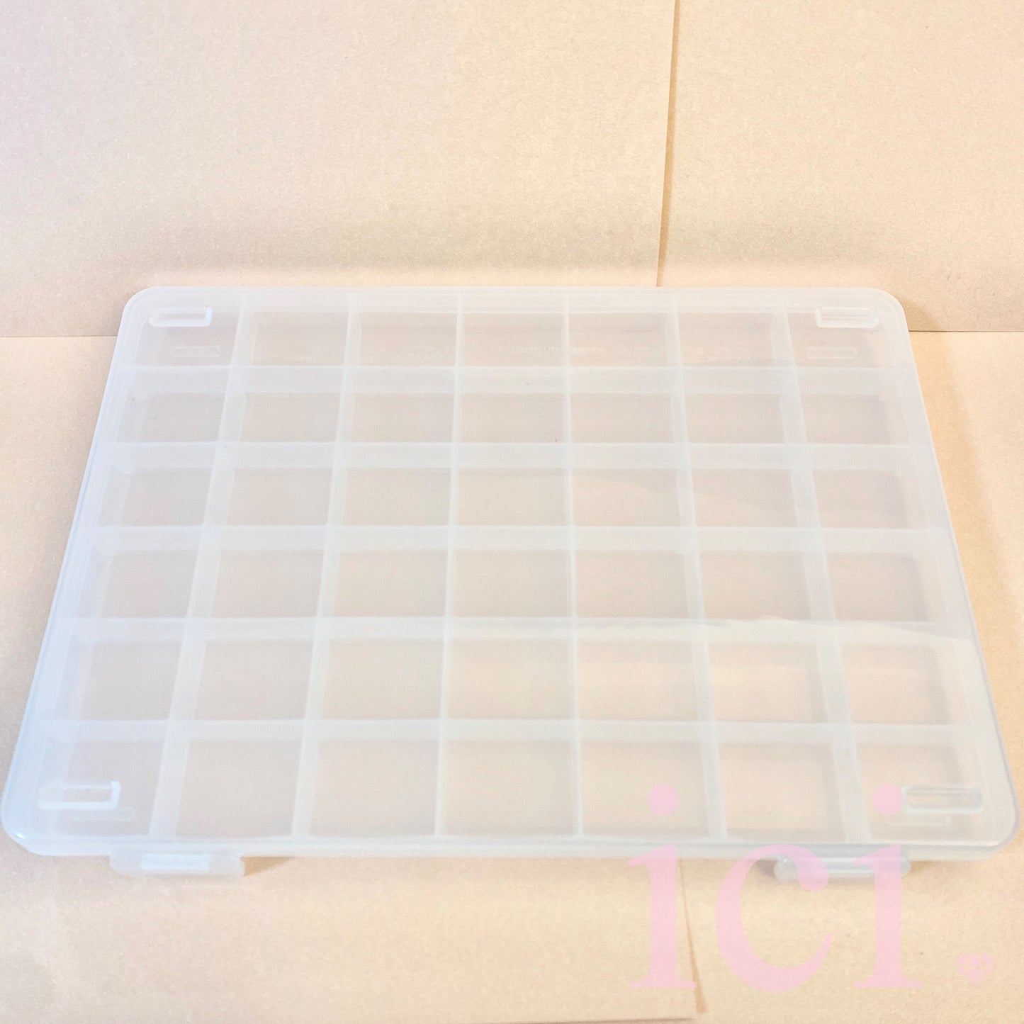 42-Grid Stackable Storage