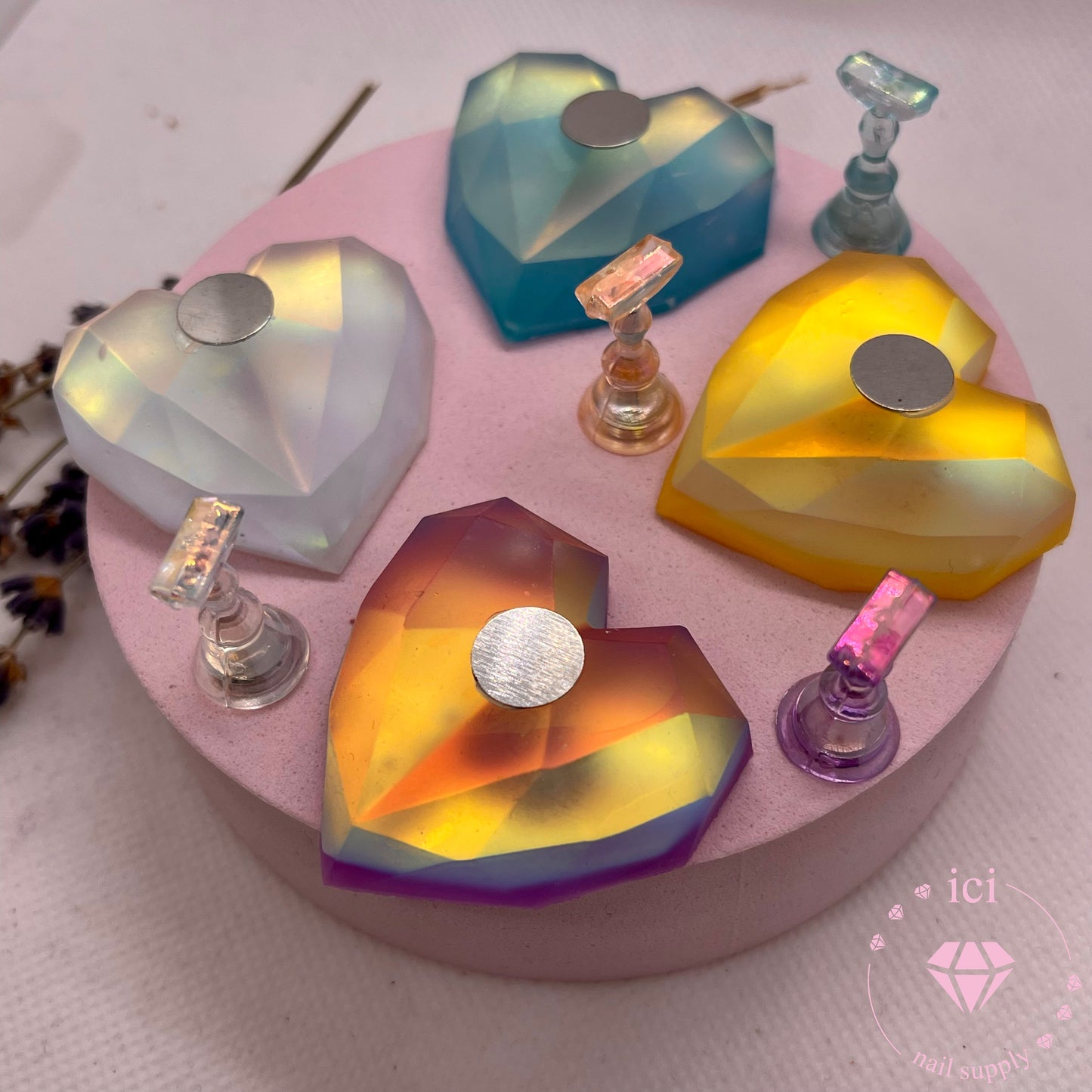 Aurora Heart Nail Stand
