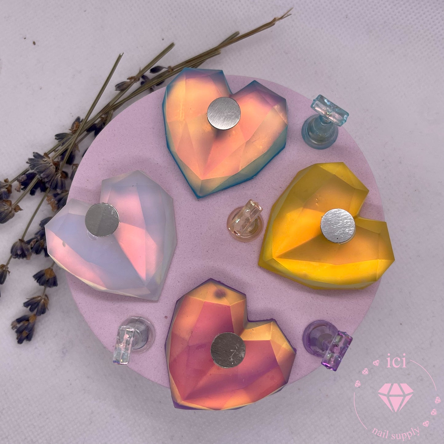 Aurora Heart Nail Stand