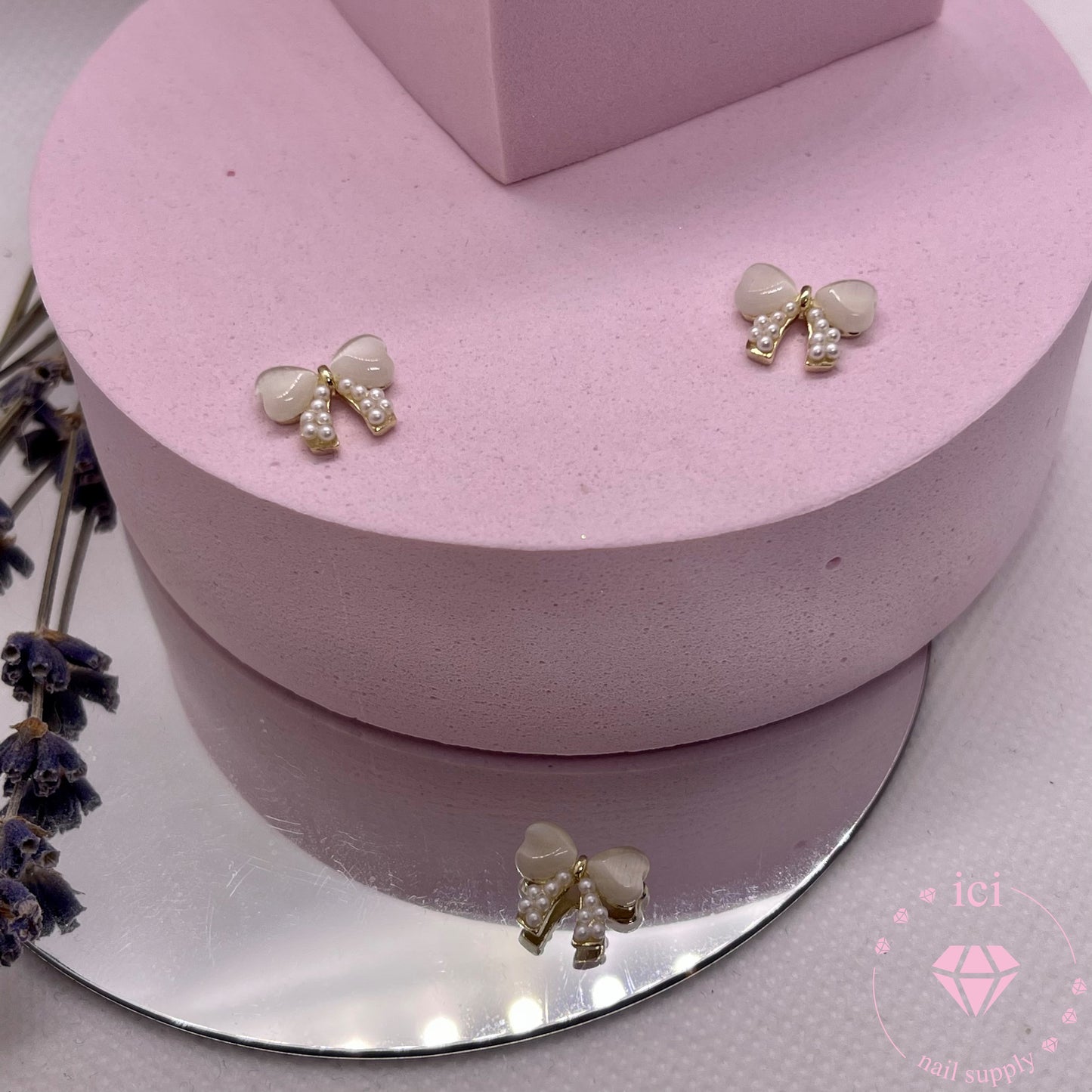 Stone Ribbon with Pearls