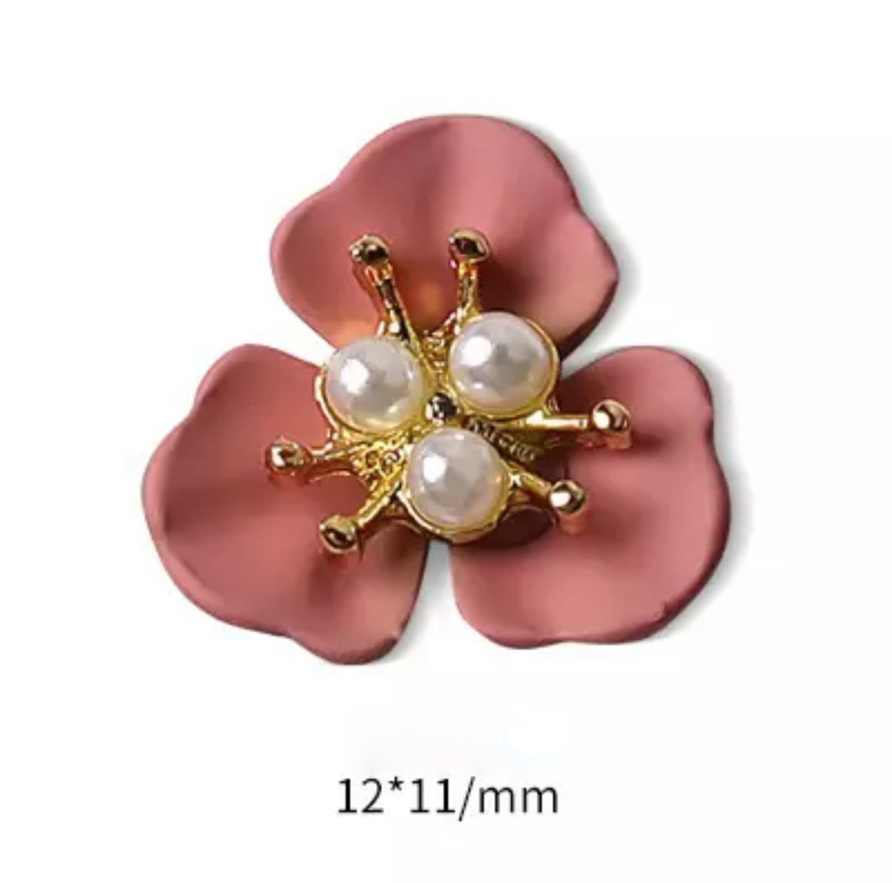 3-Petal Flower with Pearl Centre