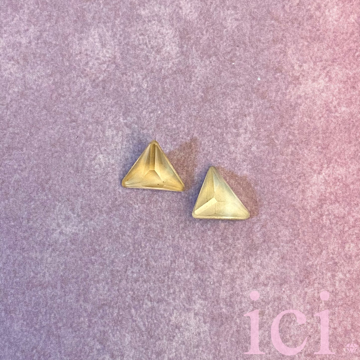Triangle Point Back